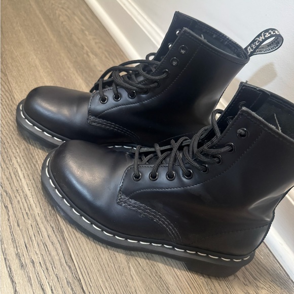 Dr. Martens Shoes - Women’s Dr. Martens